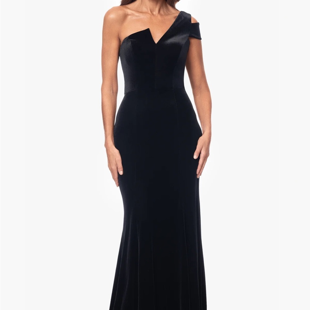 Betsy & Adam Elegant Black One Shoulder Gown